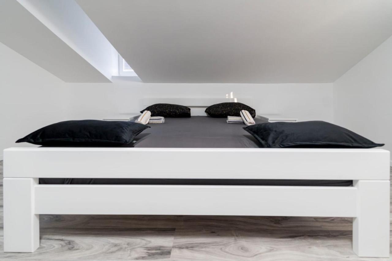 City Center Mayess Aparment Zadar Ngoại thất bức ảnh