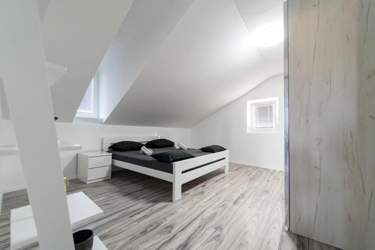 City Center Mayess Aparment Zadar Ngoại thất bức ảnh